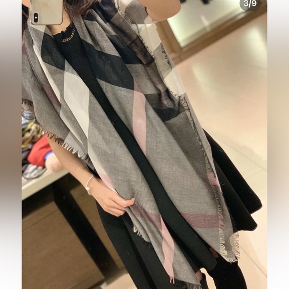 NWT Burberry relaxed mega check modal wool scarf in beautiful dark trenc… - Picture 5 of 9